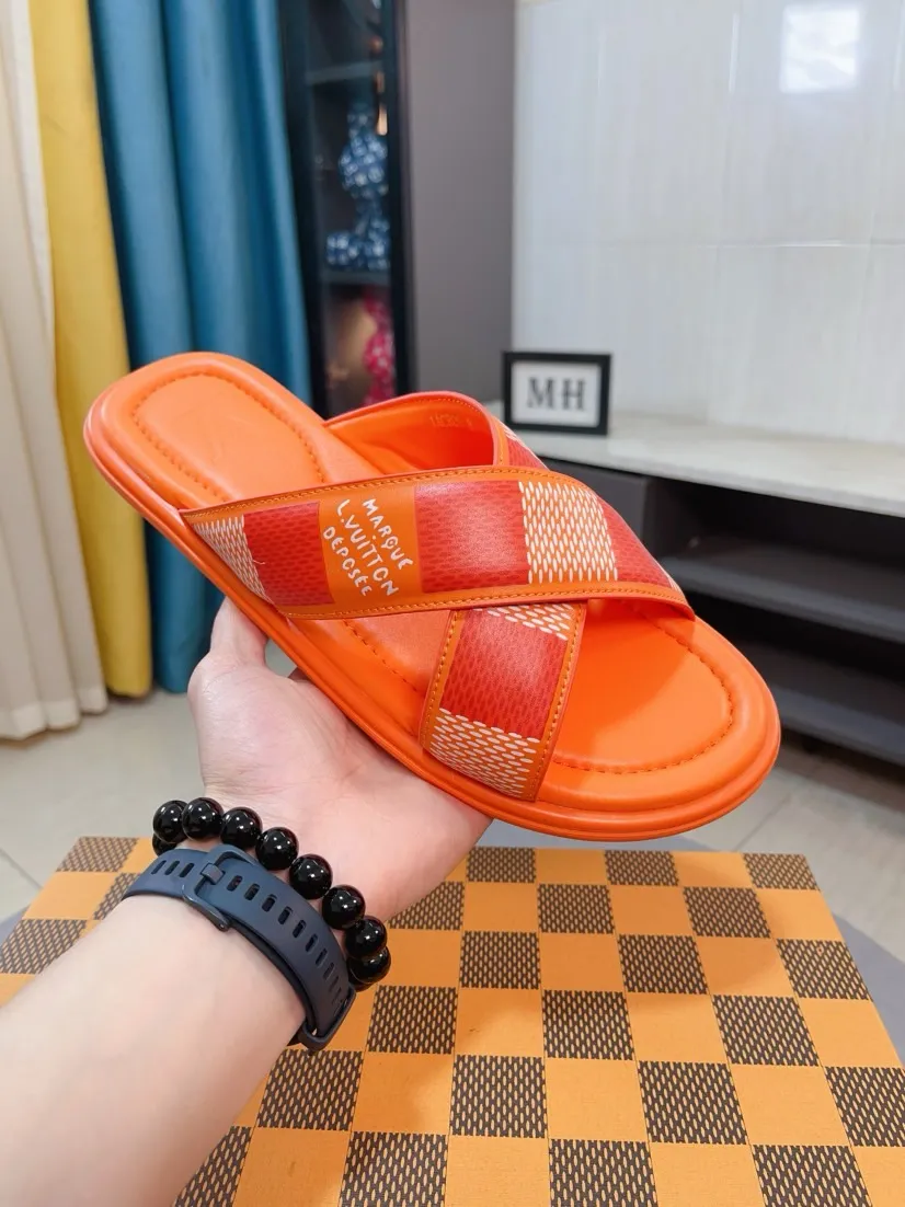 Men's shoes 💰340🌹🌹 (lv-Louis Vuitton) New men's slippers, high-end boutique, exquisite embossed logo decoration on the upper, fine workmanship, super soft soles, casual, loose and comfortable, a must-have in summer! \nsize：38-44
